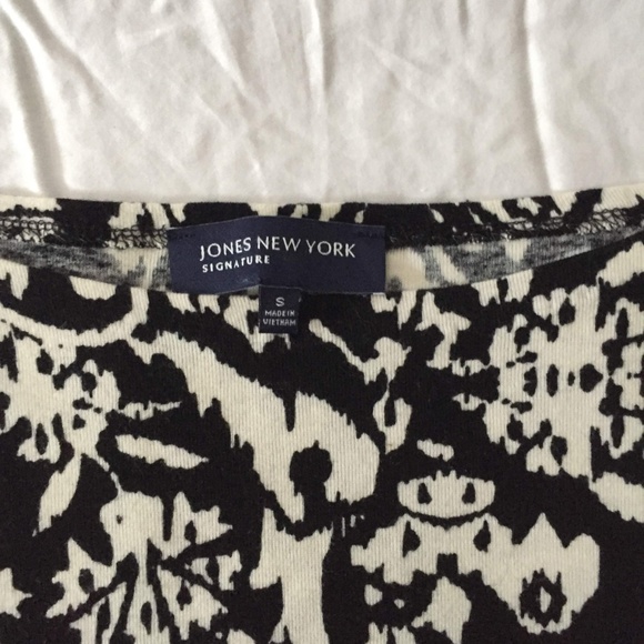 black and white print T - Picture 4 of 5